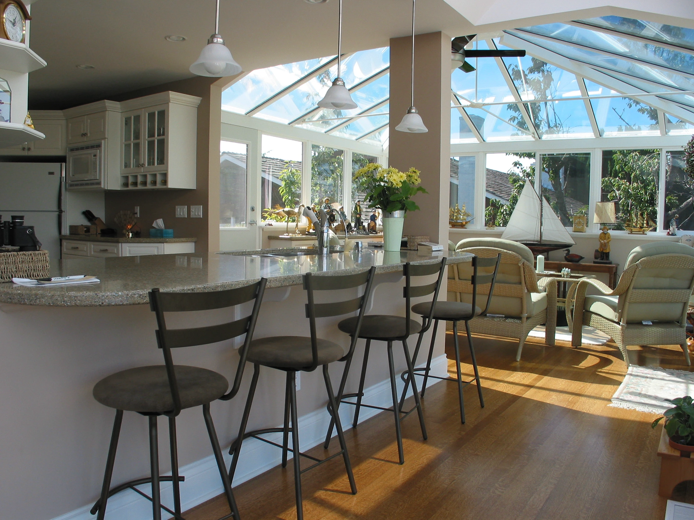 Sunroom Kitchen and Lounge